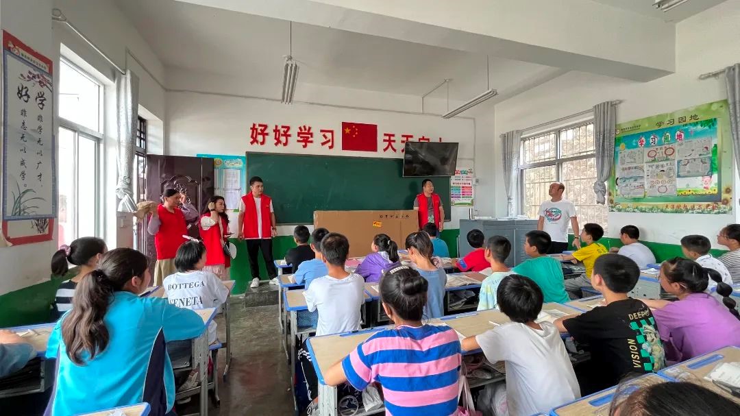 愛心助學(xué)，筑夢(mèng)未來 | 新希望醫(yī)療公益助學(xué)活動(dòng)